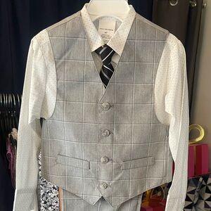 #81 - Van Heusen 4T 4 Piece Set. Brand New With Tag!